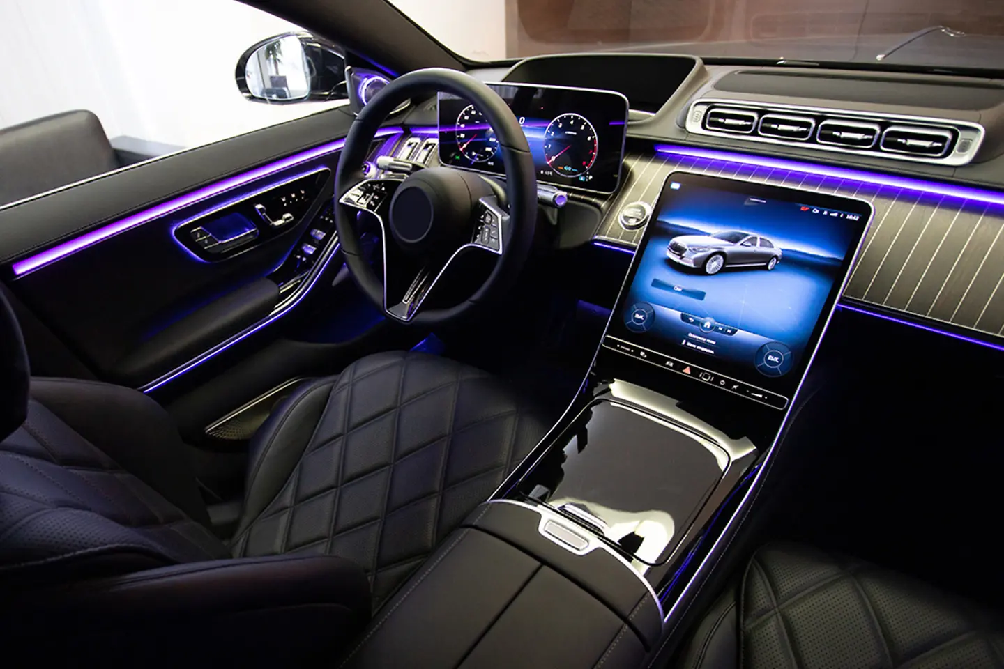Digitale Innenausstattung eines Luxusautos