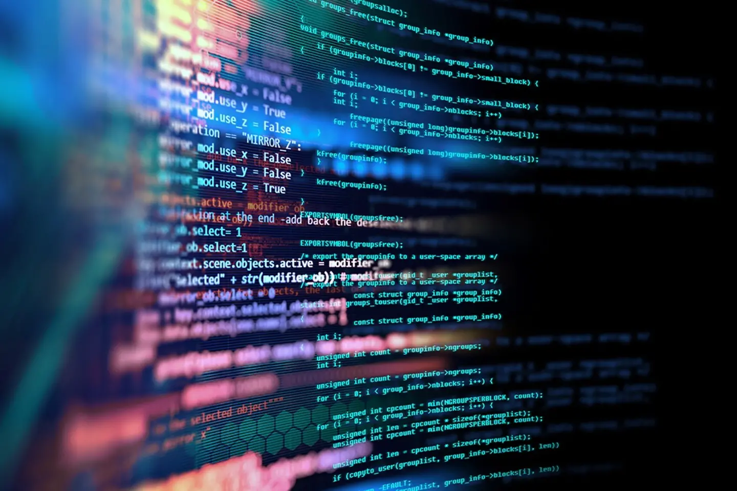 Código de programação exibido na tela do computador.