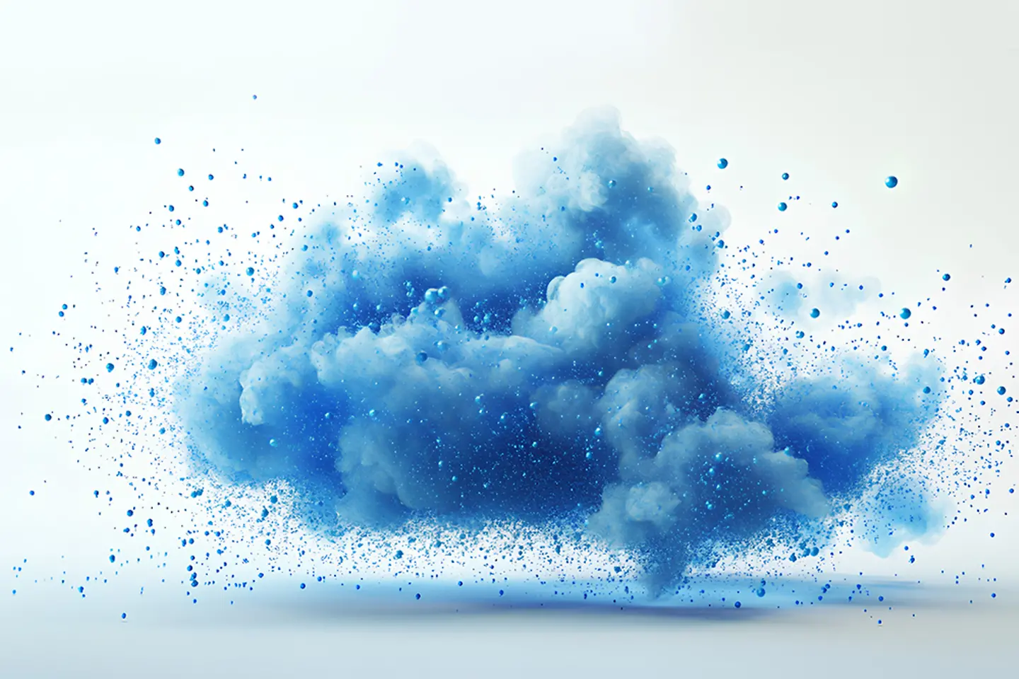 Abstrakte Darstellung der Cloud-Computing-Technologie mit blauen Leiterbahnen und Knoten auf weißem Hintergrund.