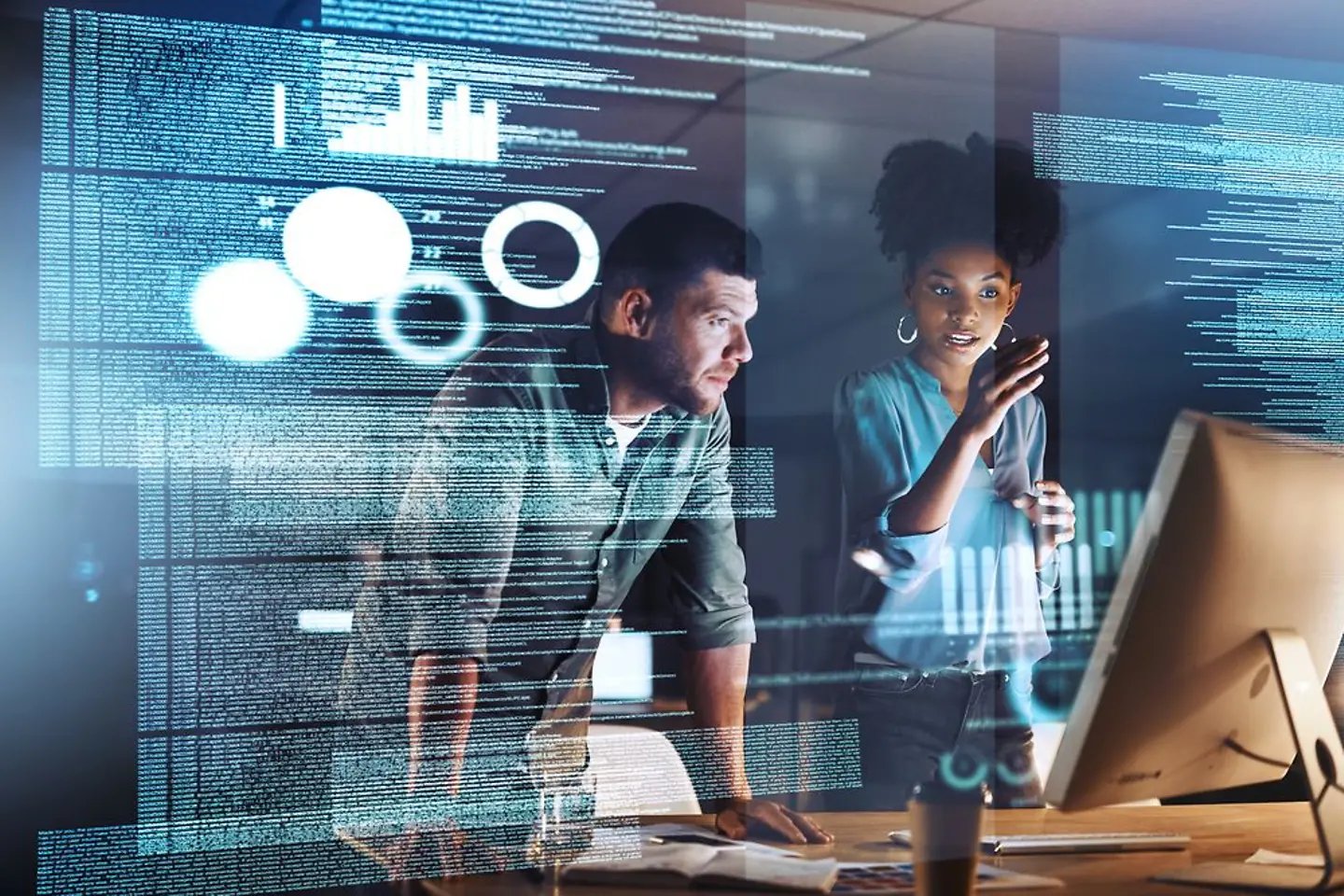 Fachleute, die mit der Cloud arbeiten