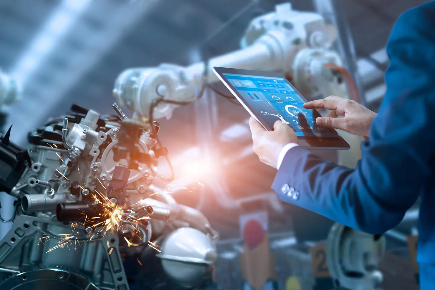 Fabrikarbeiter, der 3D-Technologie nutzt
