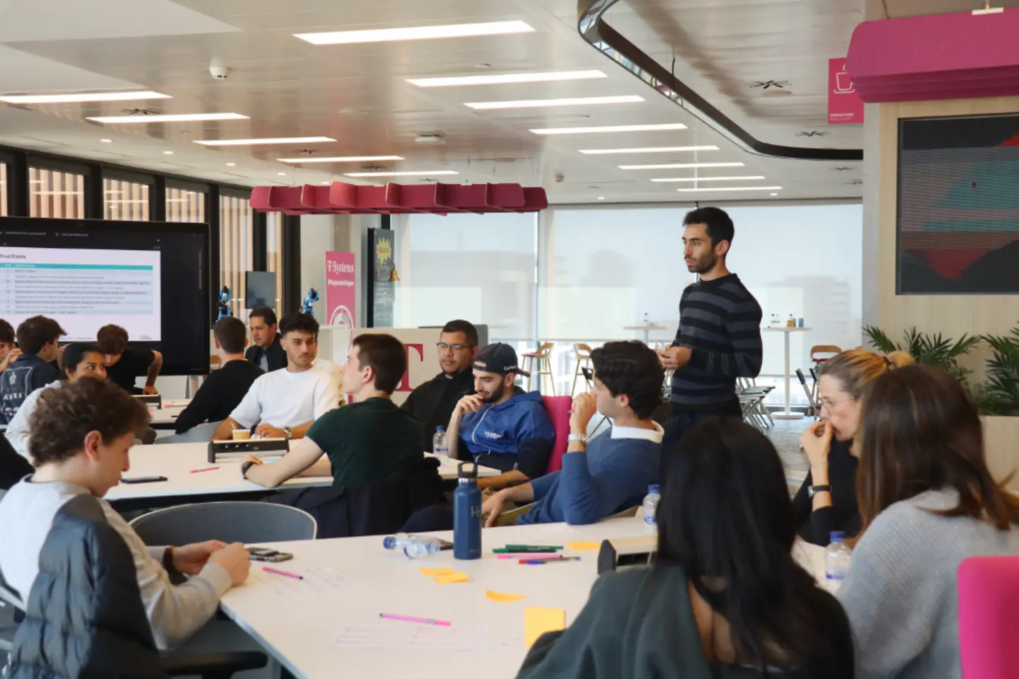 Lluvia de ideas de expertos en el taller Innovation Experience Session
